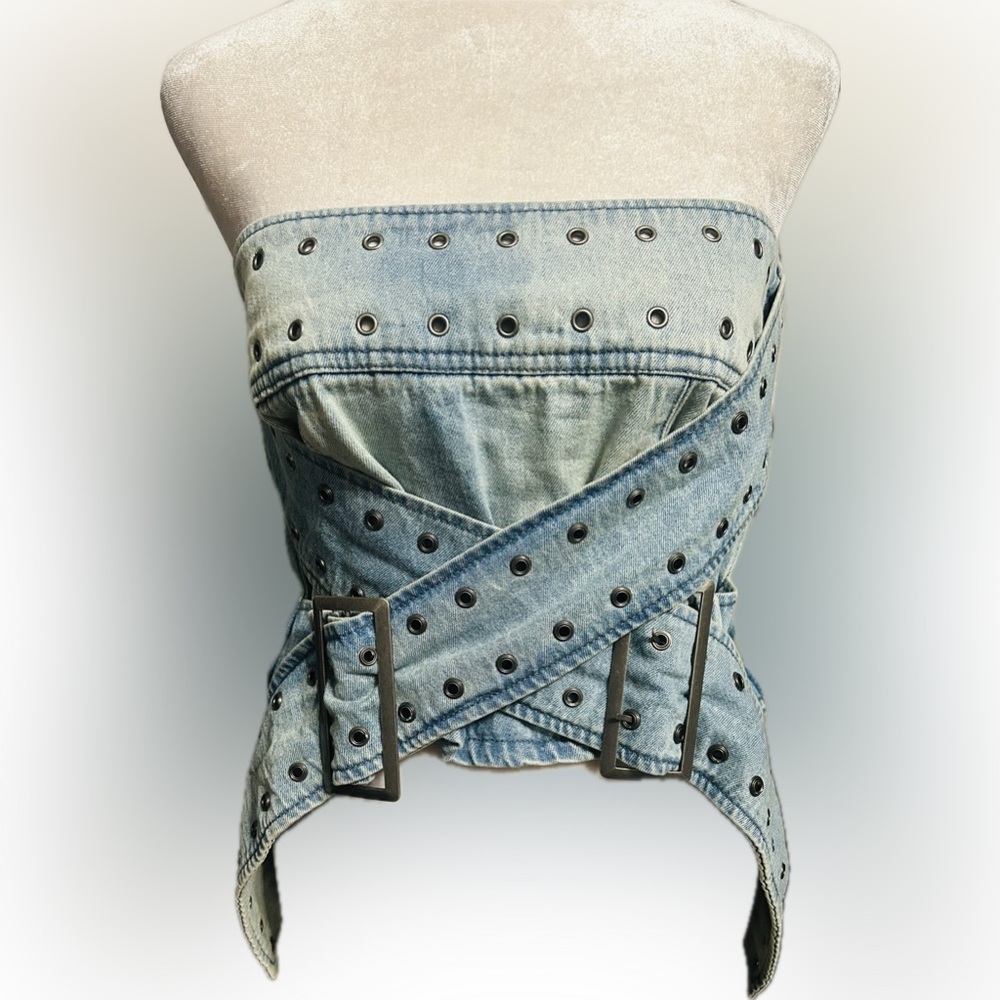 NWT Fashion Nova SZ XS blue denim strapless top w/belt accents/rear zip/bust 28” - Picture 2 of 12